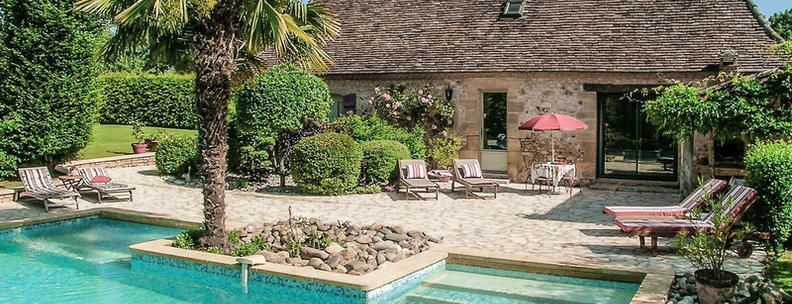 Chez NOVASOL, vous pouvez consulter notre sélection de milliers de maisons de vacances uniques avec piscine en France et en Europe du Sud.